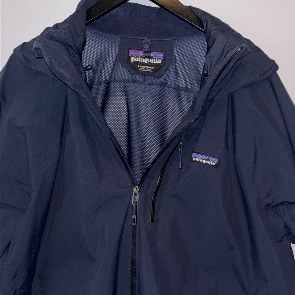 Patagonia - Men's Navy Hooded Rain Jacket sz L - Picture 3 of 8